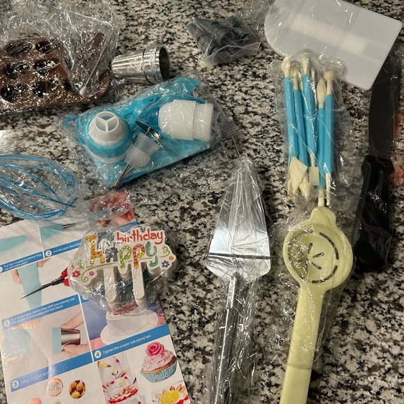Cake Decorating Set - Picture 2 of 2